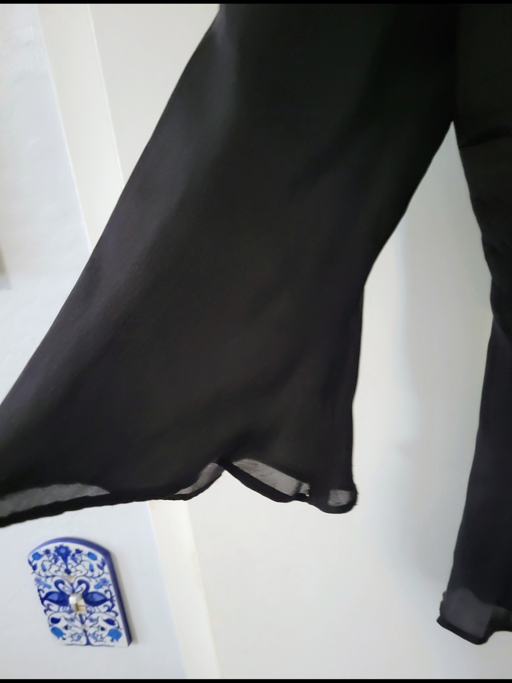 Philip DiCaprio Black Silk Ruffled V-Neck Pintuck Blouse, Size 6 - Picture 3 of 9